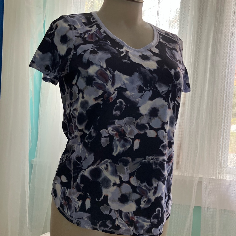 St. John's Bay Navy Floral Short Sleeve Top